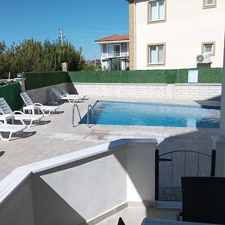 Apartment House & Hotel- Vacance , Ozguen Deniz Sitesi No 5 *